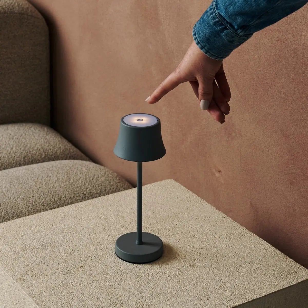 Combi Set Professional | 4 x De Pijp Mini Mouse Grey Rechargeable Table Lamps & 1 x Amstel Charging Station