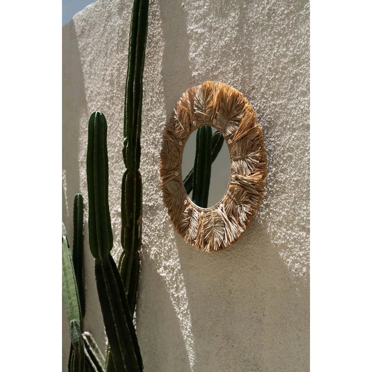 Raffia Palm Tree Wall Mirror – Natural Cowrie Shell Decor, Medium