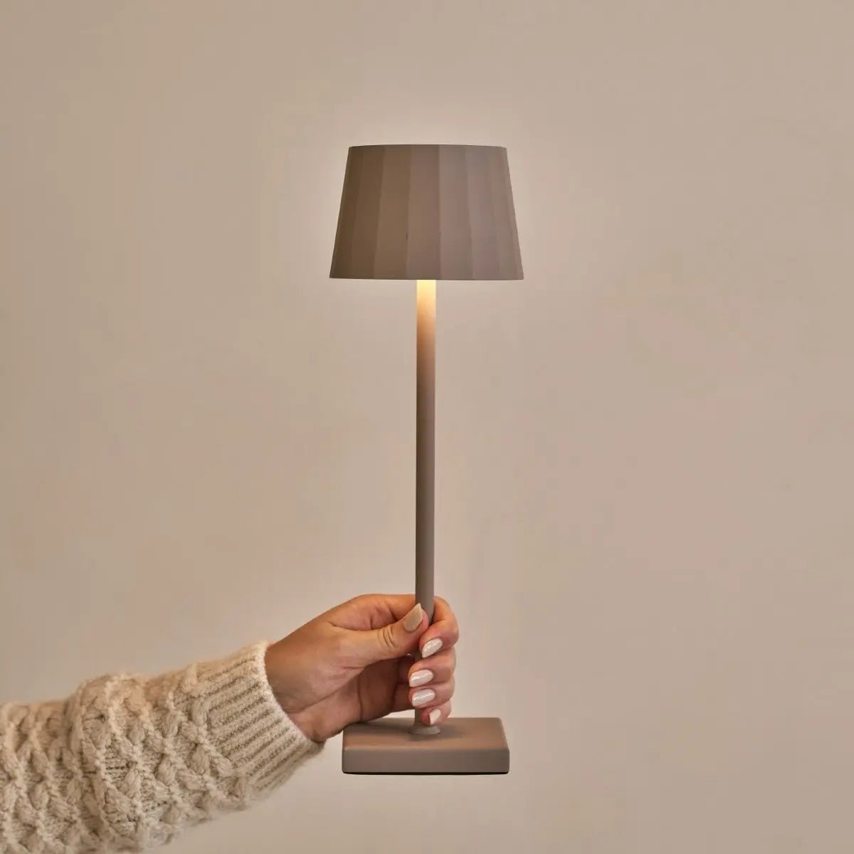 Ensemble Combo Professionnel | 4 x Wouter Koala Brown Lampes de Table Rechargeables & 1 x Station de Recharge Amstel