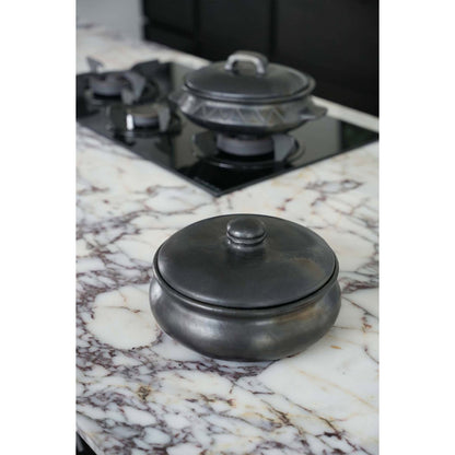 Black Stock Pot with Lid - Modern Cookware for Family Dinners