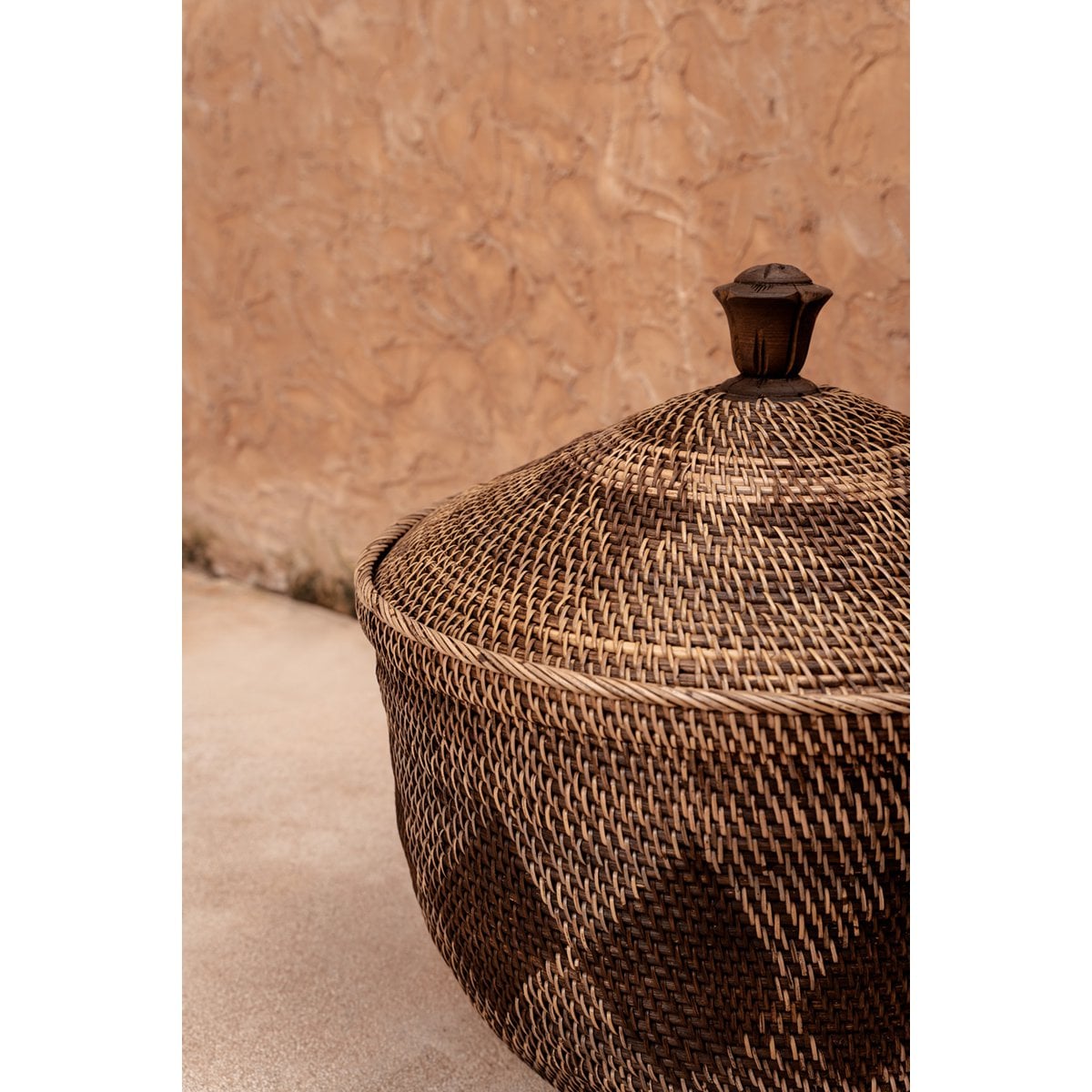 Rattan Storage Basket - Natural Brown Crown Lid Design