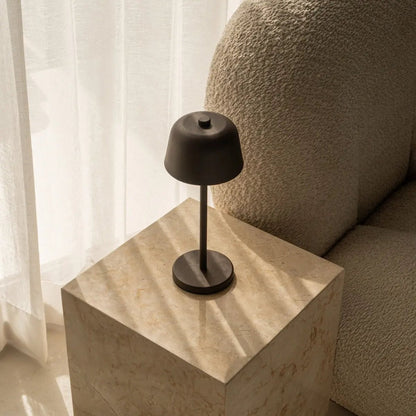 Lámpara de mesa recargable Anton Mocha Brown | Iluminación elegante e inalámbrica