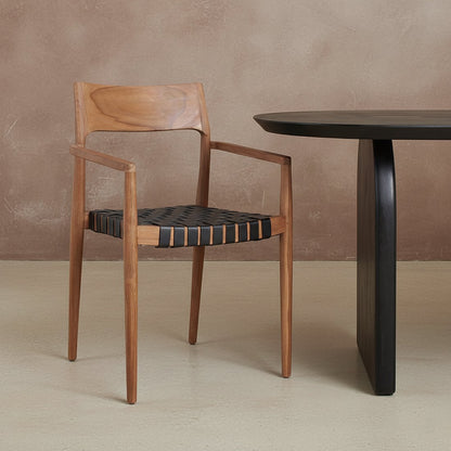 Freya dining room chair with armrest black
