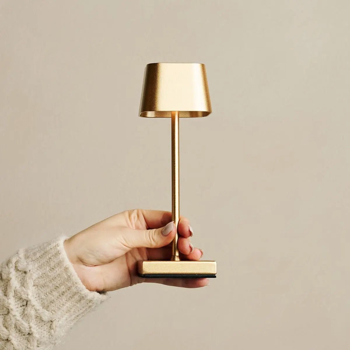 Combi Set Professional | 8 x Sarphati Mini Gold Rechargeable Table Lamps & 1 x Central Station Charging Station