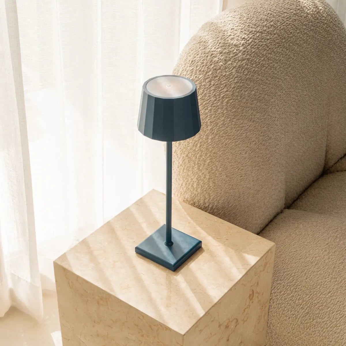 Wouter Delftware Blue Rechargeable Table Lamp | Wireless Charging & 120-Hour Battery Life