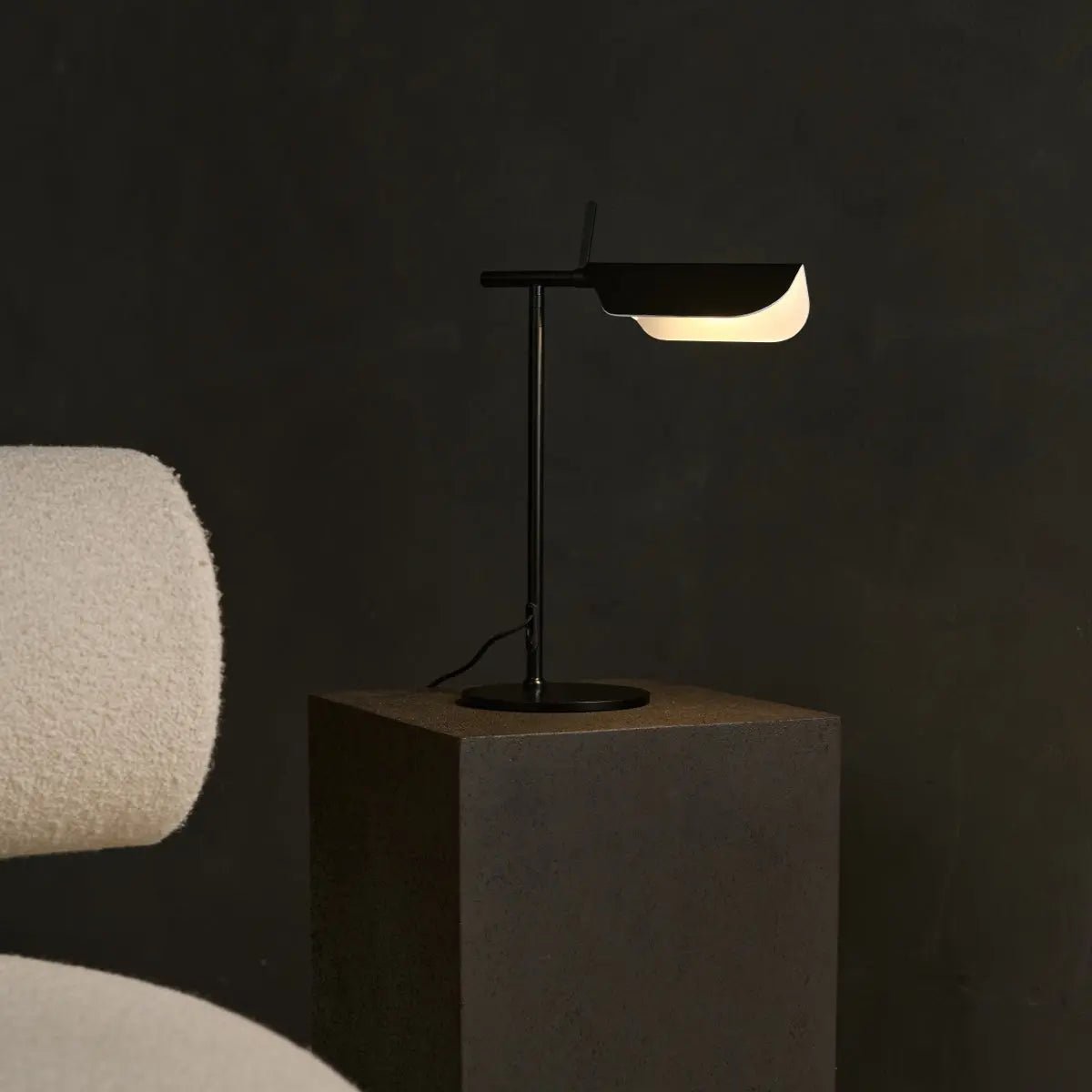Black Metal Table Lamp - Modern Scandinavian Dresser Lamp