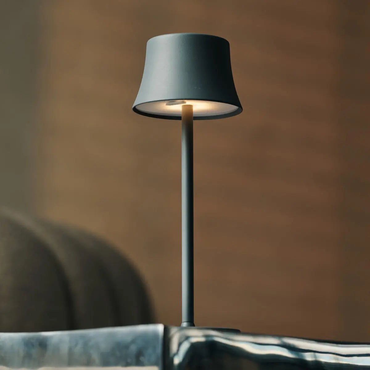 De Pijp Mini Mouse Grey Rechargeable Table Lamp | Wireless Charging & Dimmable