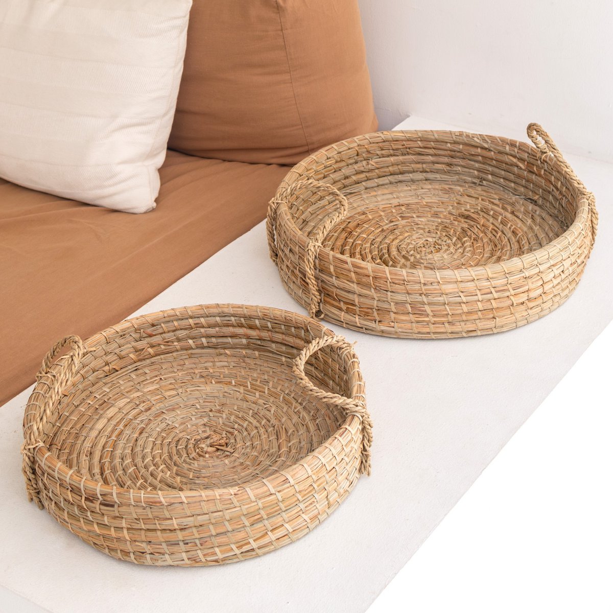 Handwoven Seagrass Round Serving Tray – Decorative Natural Home Decor
