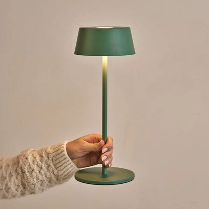 Lampe de table rechargeable Hugo vert sauge | Élégante, Dimmable & Sans fil