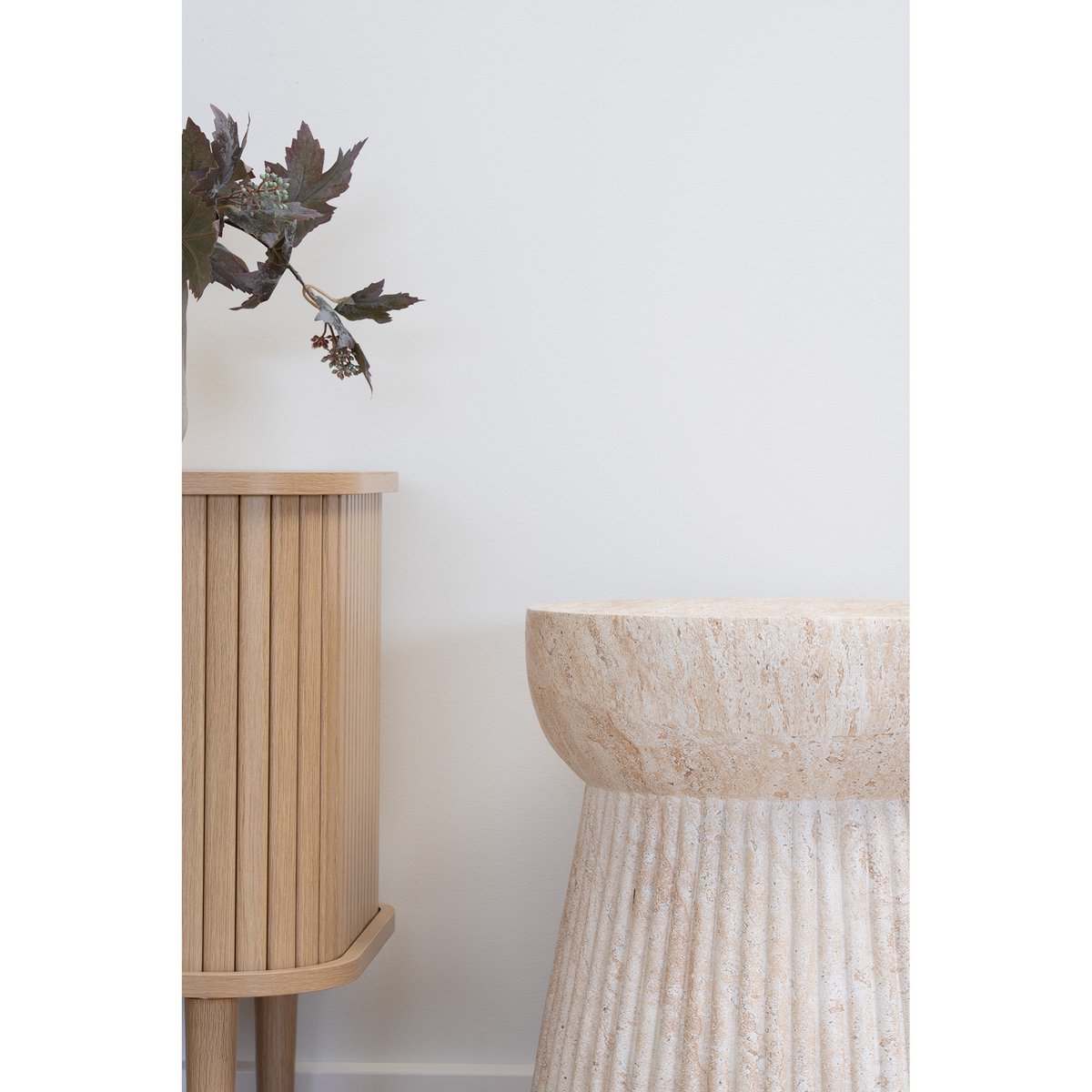 Bonn Beistelltisch – Natur, Fiberglasbeton mit Rillendesign, ø37x43 cm