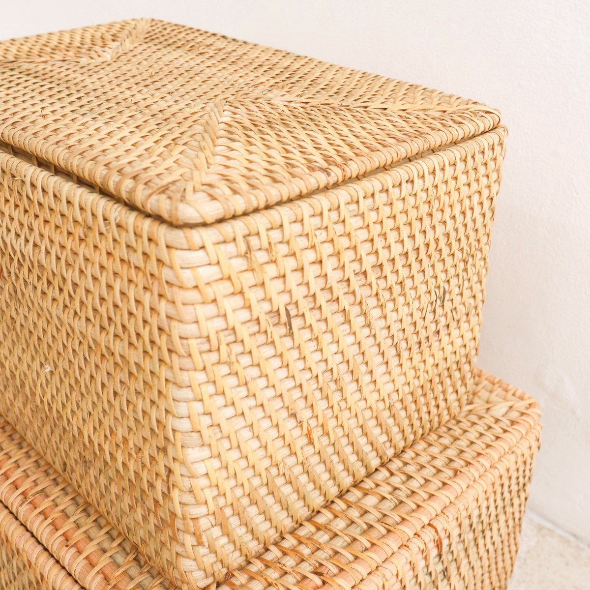 Panier de rangement avec couvercle – Panier d'étagère en rotin beige – Panier décoratif tressé à la main GRAHA (2 tailles)