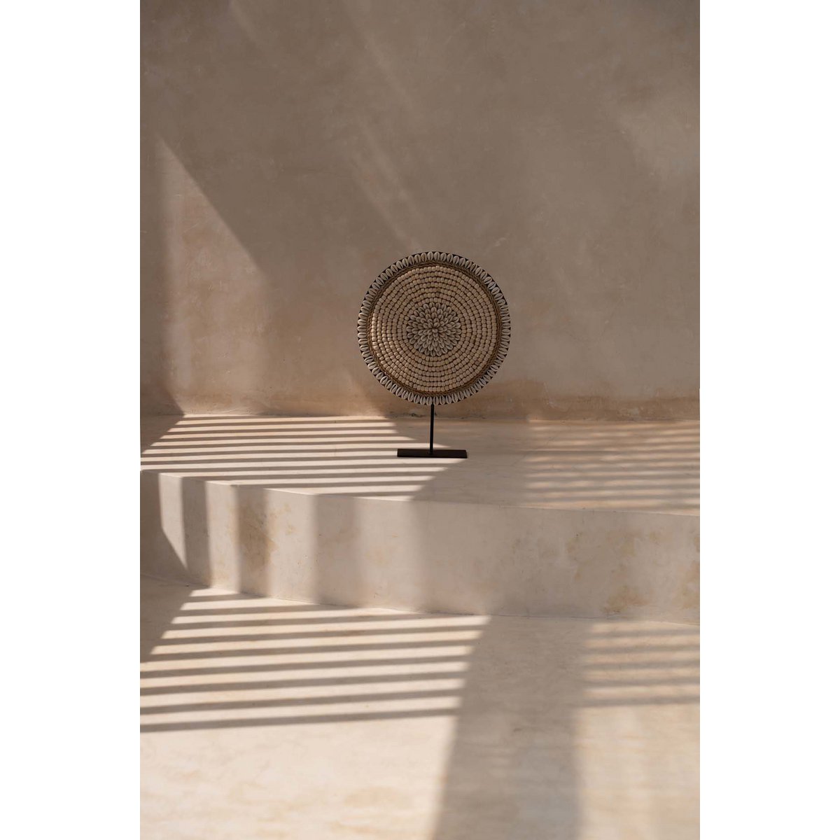 Coastal Shell Decorative Sculpture on Stand – Natural White Ornament