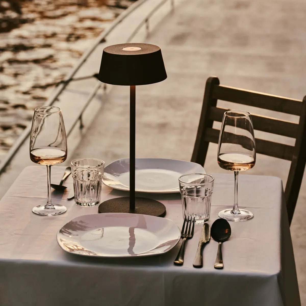 Lampe de table rechargeable Hugo marron moka | Élégante, à intensité variable et sans fil