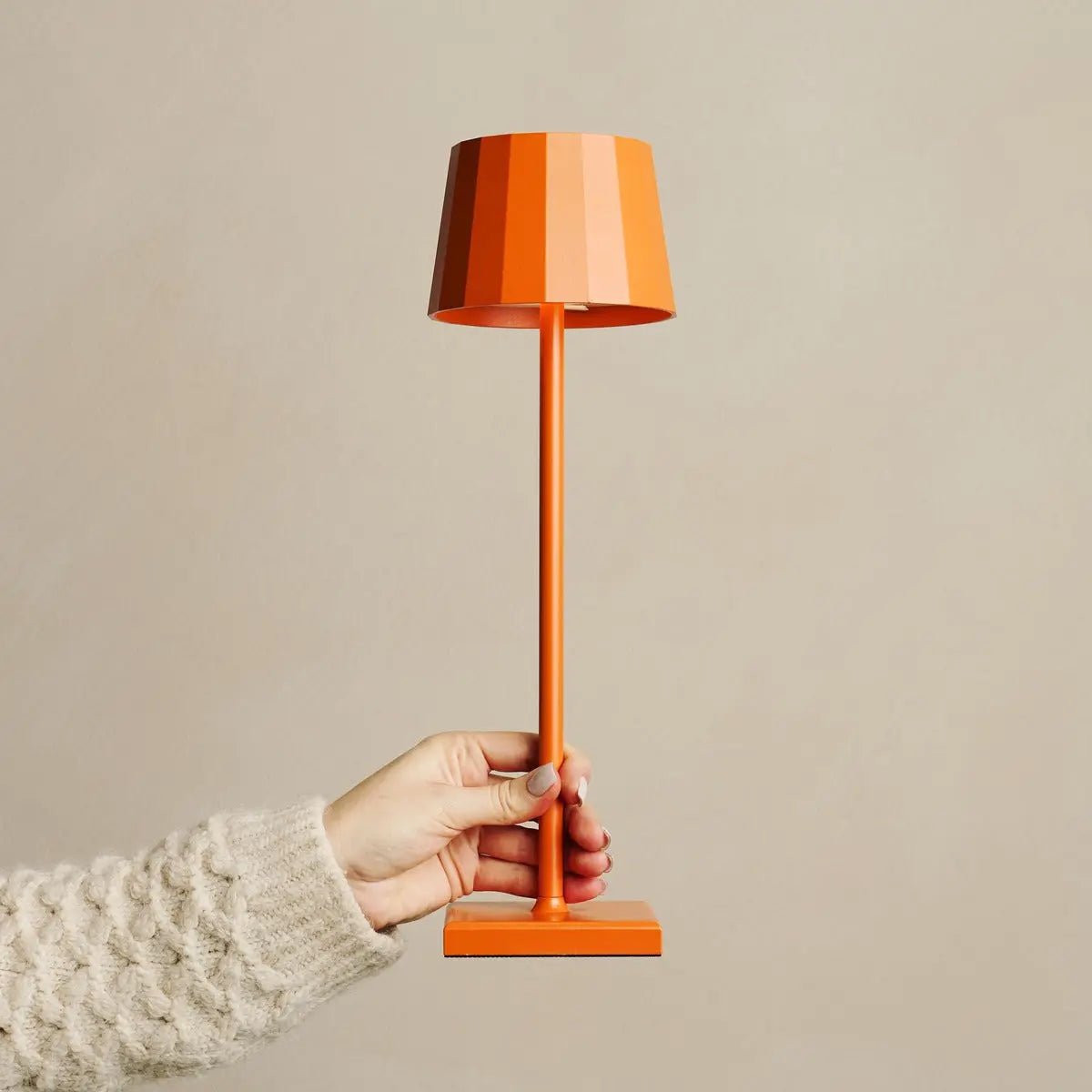 Combi Set Professional | 8 x Wouter Blossom Orange Rechargeable Table Lamps & 1 x Central Station Charging Station