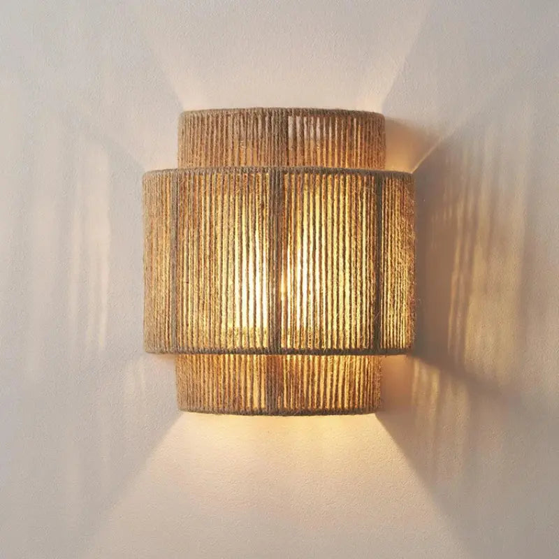 Retro Rattan Wall Sconce – Natural Woven Design
