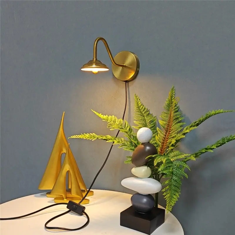 Golden Curved Wall Sconce – Plug-in LED for Bedroom | sitezone test 02