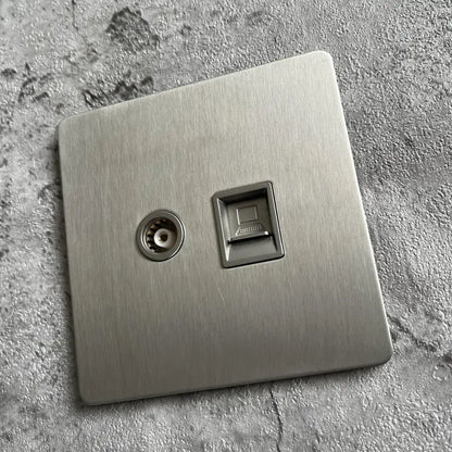 Matte Stainless Steel Wall Switch - USB & EU Outlet | sitezone test 02