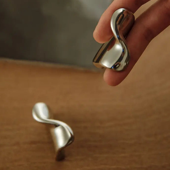 Brass Cabinet Handles – Minimalist Design for Kitchen