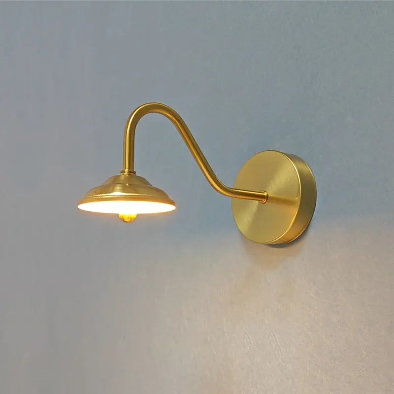 Golden Curved Wall Sconce – Plug-in LED for Bedroom | sitezone test 02