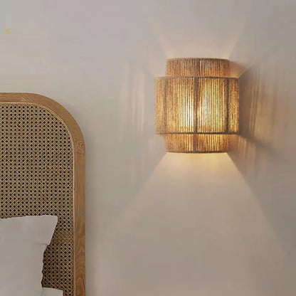 Retro Rattan Wall Sconce – Natural Woven Design