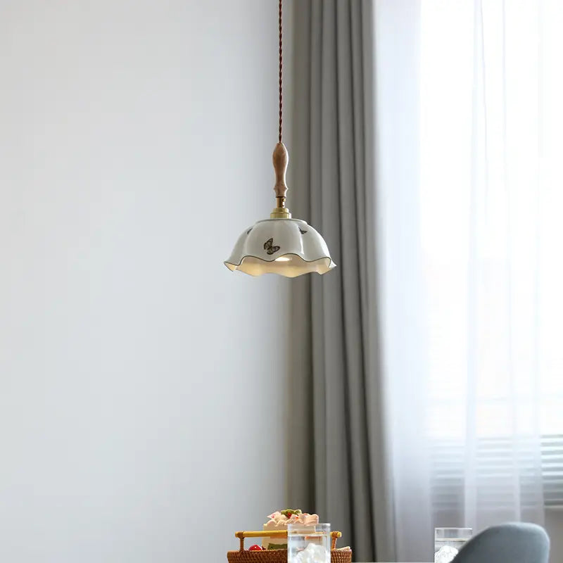 IWHD Schmetterling Keramik LED Pendelleuchte neben Holzgriff Kupfer Sockel Home Decor Schlafzimmer Esszimmer Wohnzimmer Licht Hängelampe