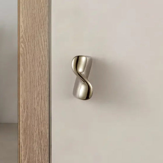Brass Cabinet Handles – Minimalist Design for Kitchen