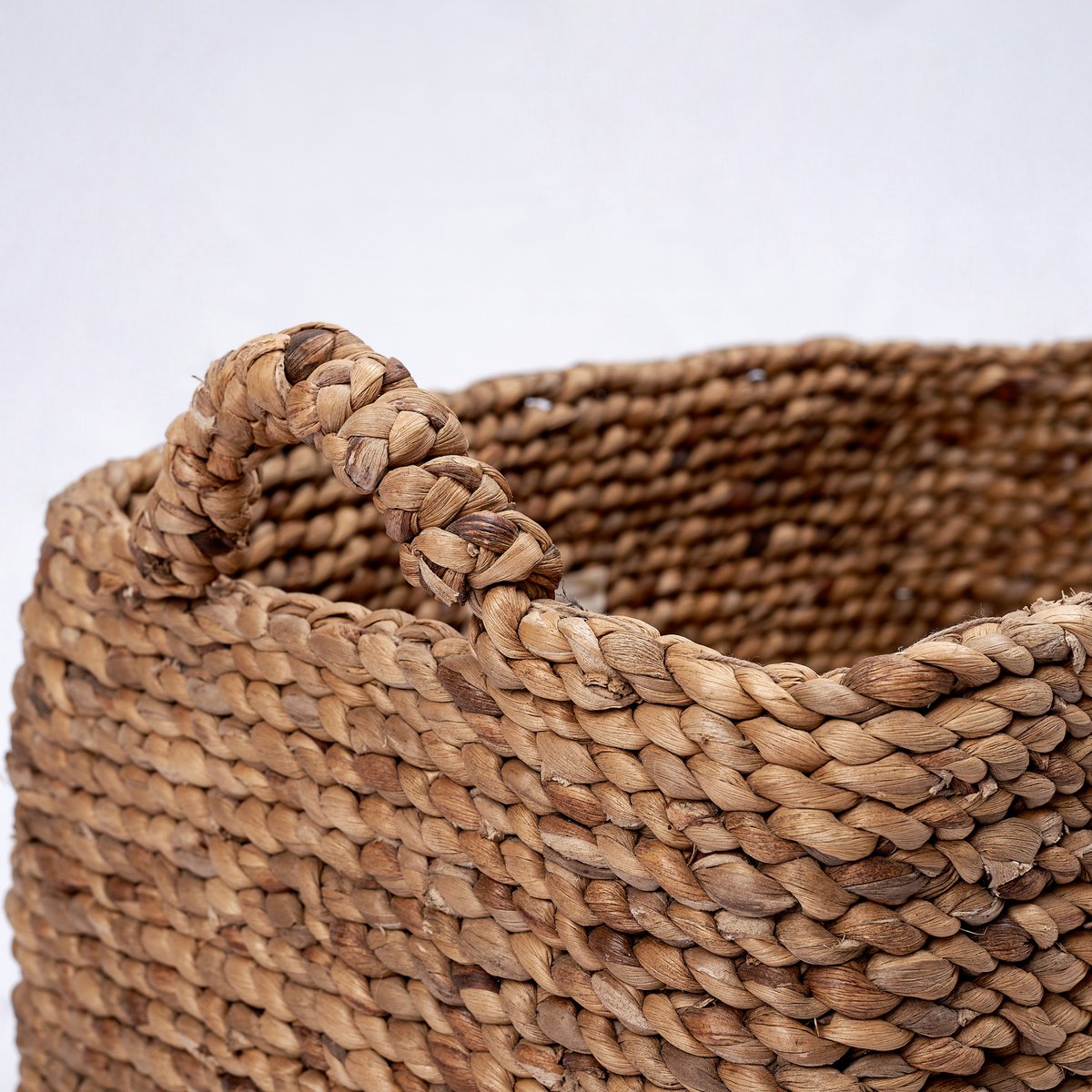 Cesta de Jacinto de Agua - Almacenamiento Artesanal de Tanimbar