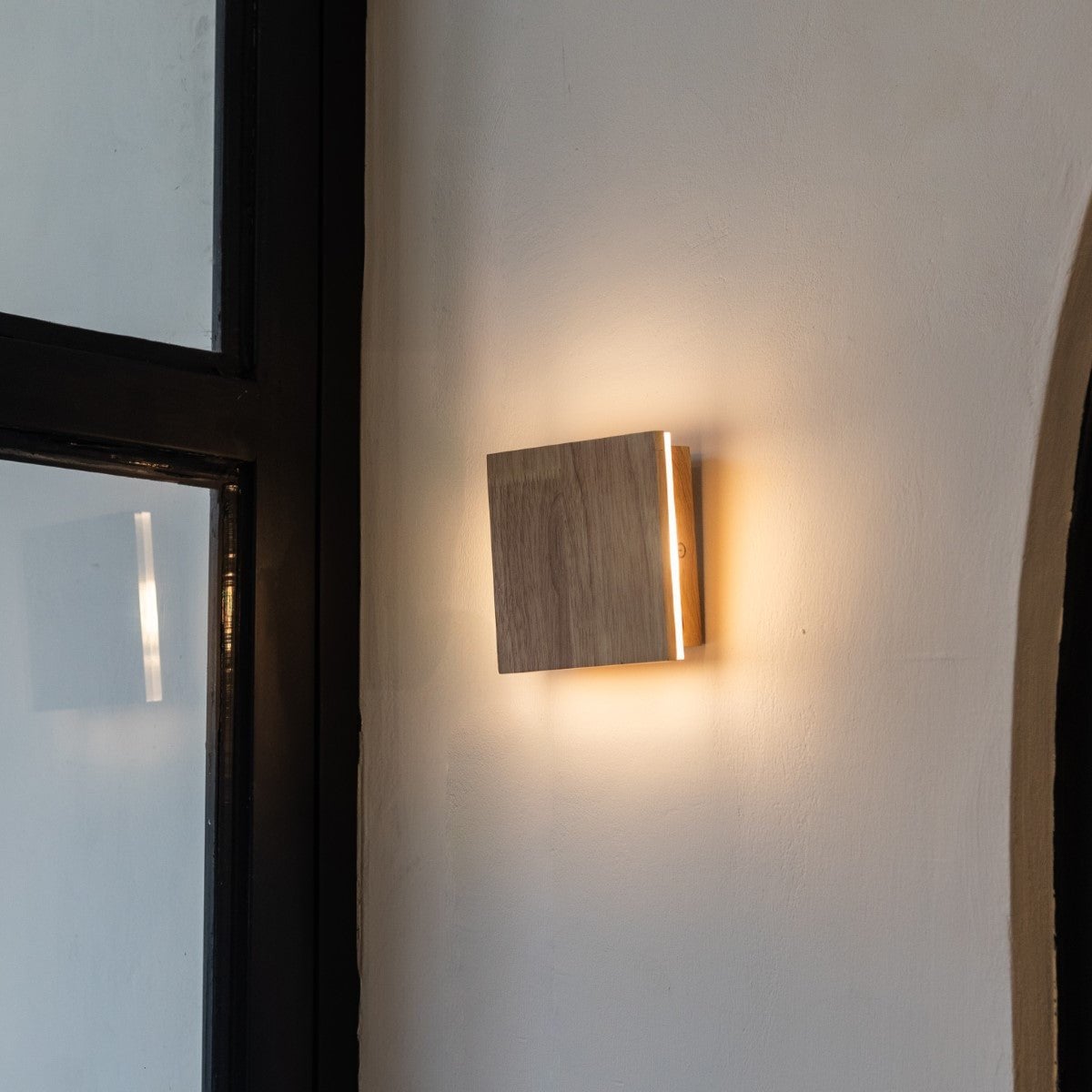 Cordless Wall Light - Light Brown Rubberwood, Rechargeable Dimmable