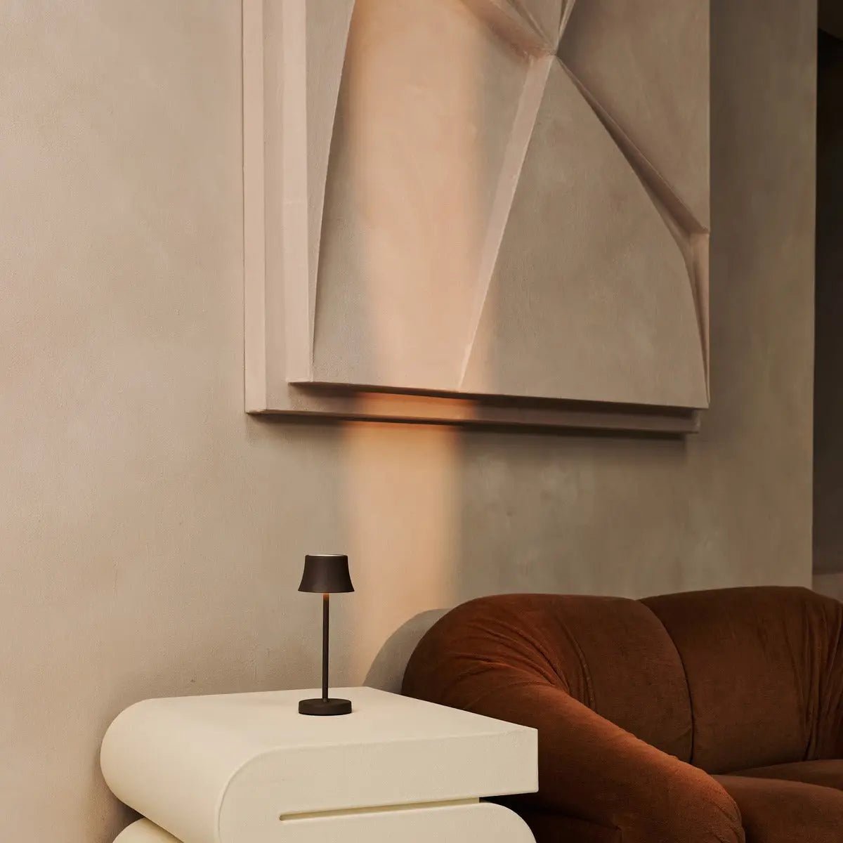 Combi Set Professional | 4 x De Pijp Mini Mocha Brown Rechargeable Table Lamps & 1 x Amstel Charging Station