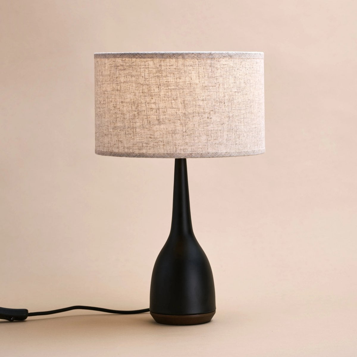 Jacob Black Lamp | Beige Linnenmix Shade & Elegant Lighting