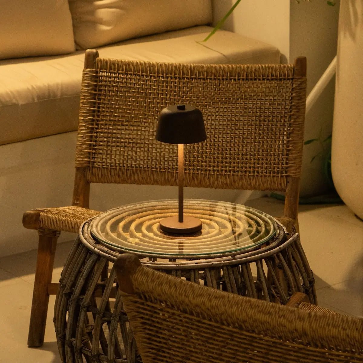 Lámpara de mesa recargable Anton Mocha Brown | Iluminación elegante e inalámbrica