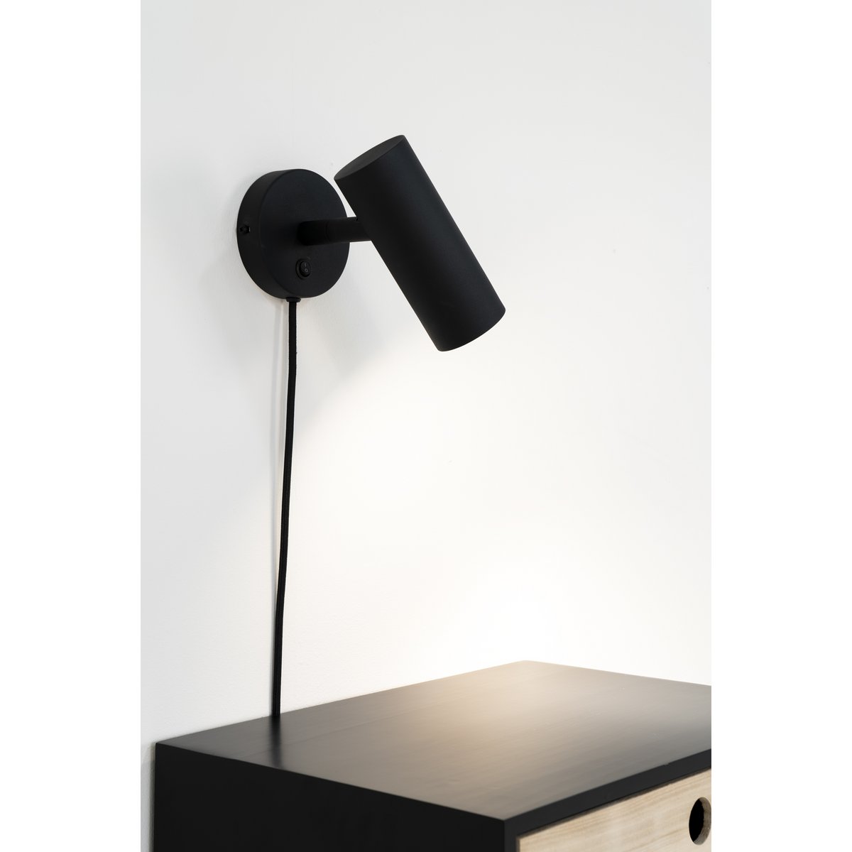 Steel Wall Lamp – Black Modern Light, 15x10x22 cm