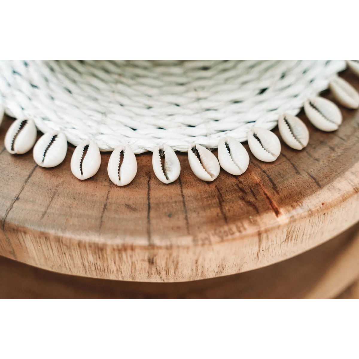 Seagrass Coaster with Shells – White Decorative Pan Coaster