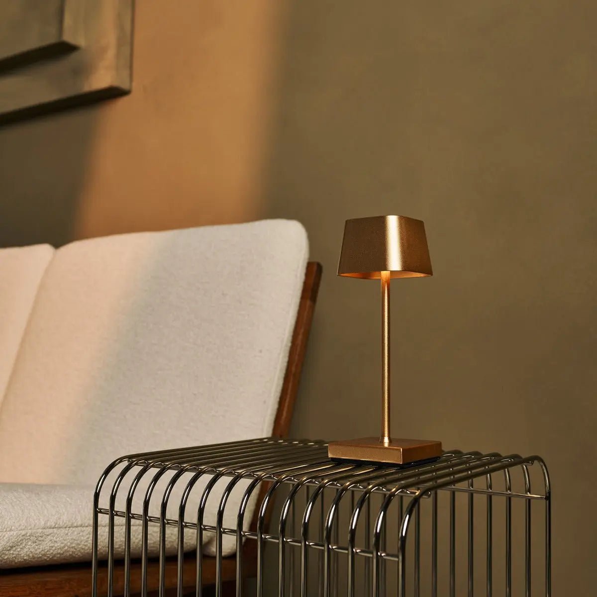 Sarphati Mini Gold Cordless Table Lamp | Rechargeable via Charging Station & 3 Light Modes