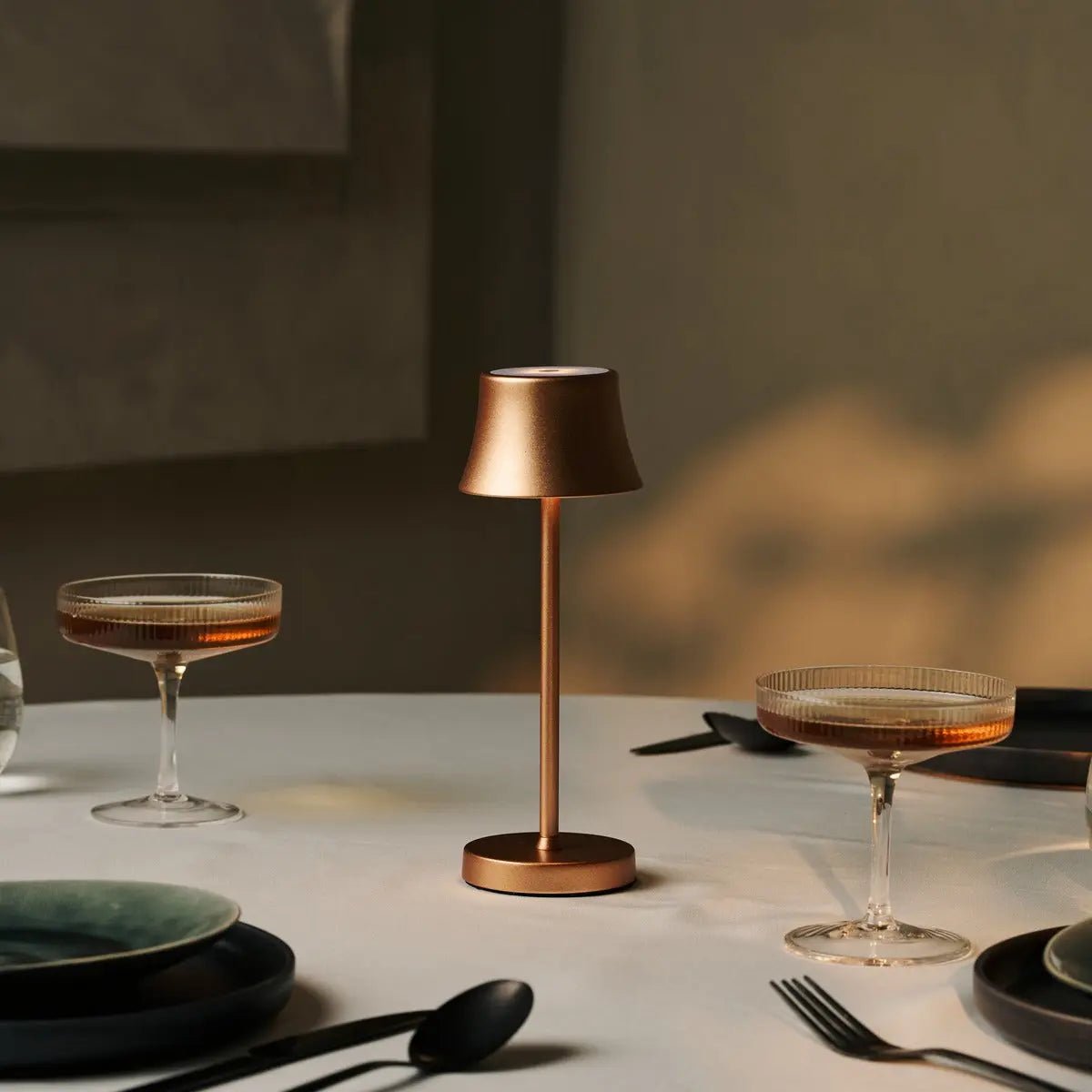 Combi Set Professional | 8 x De Pijp Mini Copper Rechargeable Table Lamps & 1 x Central Station Charging Station