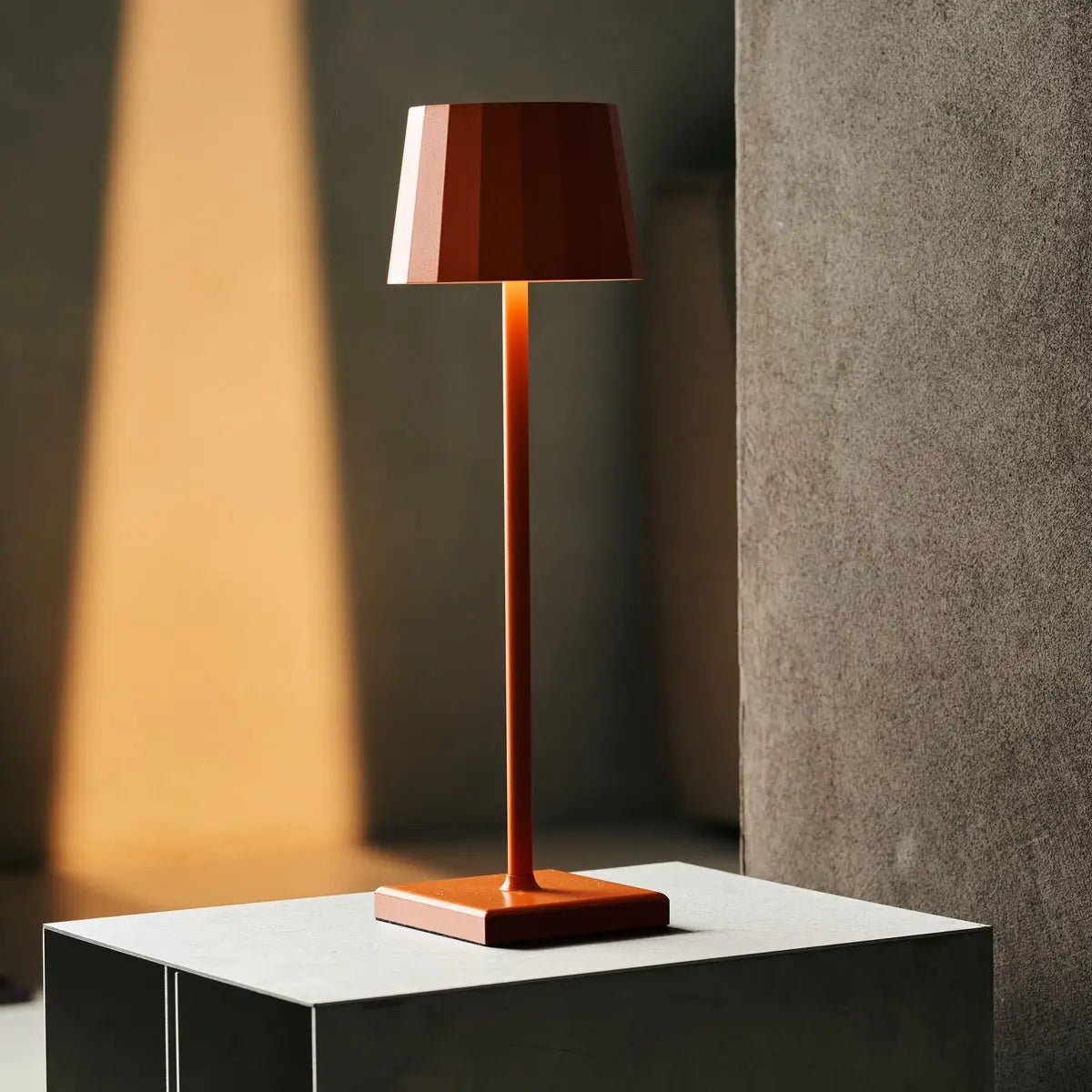 Combi Set Professional | 8 x Wouter Blossom Orange Rechargeable Table Lamps & 1 x Central Station Charging Station