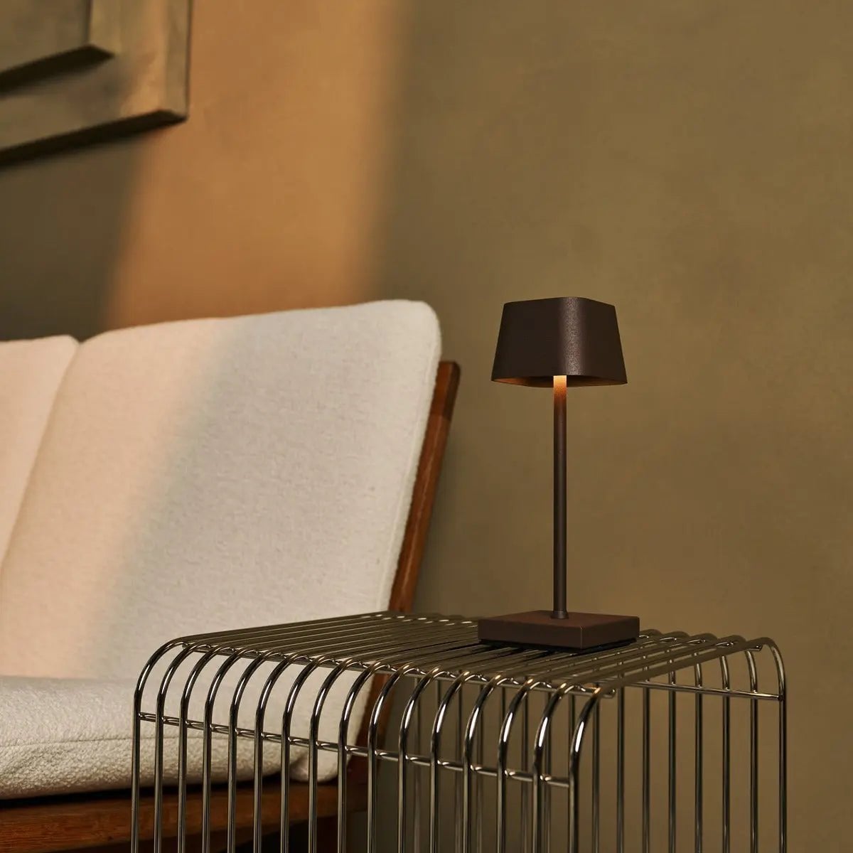 Combi Set Professional | 4 x Sarphati Mini Mocha Brown Rechargeable Table Lamps & 1 x Amstel Charging Station