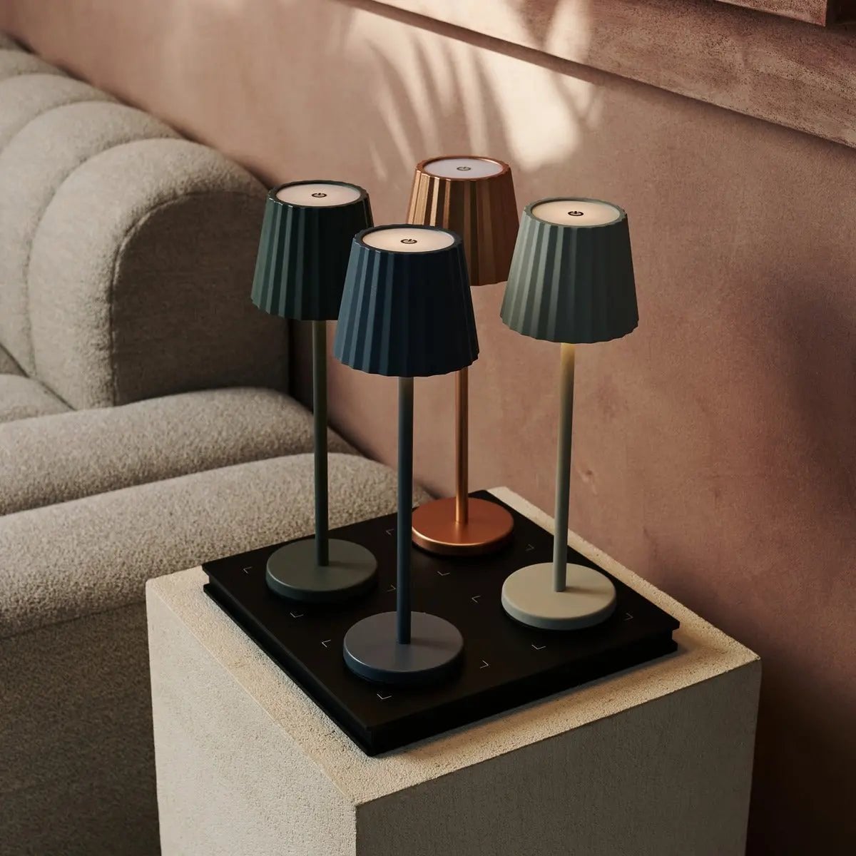 Amstel Station Professional Wireless Charging Station with 4 Charging Port | Easy & Functional with Qi-Technology