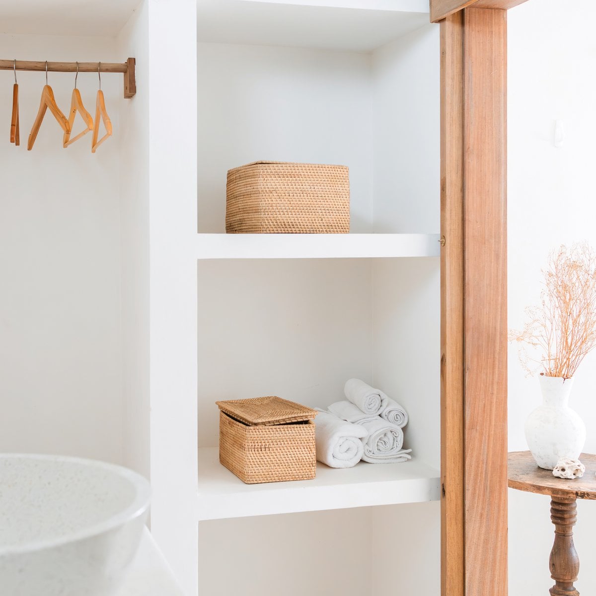 Panier de rangement avec couvercle – Panier d'étagère en rotin beige – Panier décoratif tressé à la main GRAHA (2 tailles)