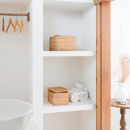 Panier de rangement avec couvercle – Panier d'étagère en rotin beige – Panier décoratif tressé à la main GRAHA (2 tailles)