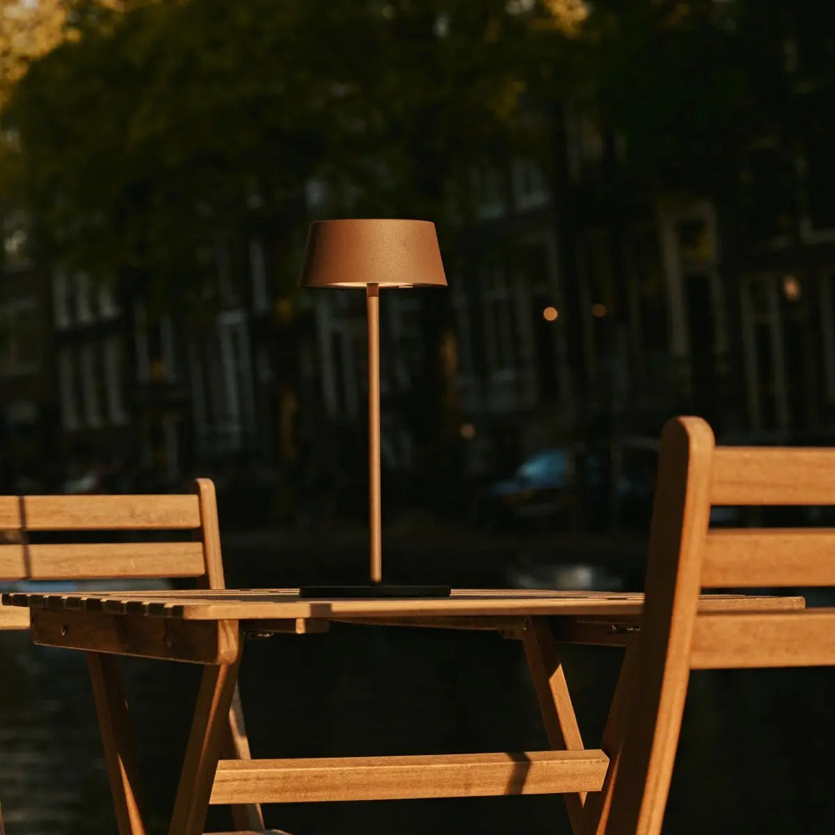 Lampe de table rechargeable Hugo marron moka | Élégante, à intensité variable et sans fil
