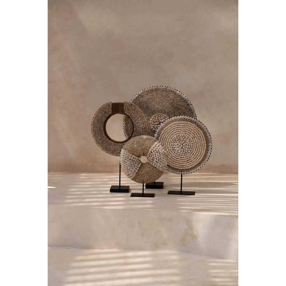 Coastal Shell Decorative Sculpture on Stand – Natural White Ornament