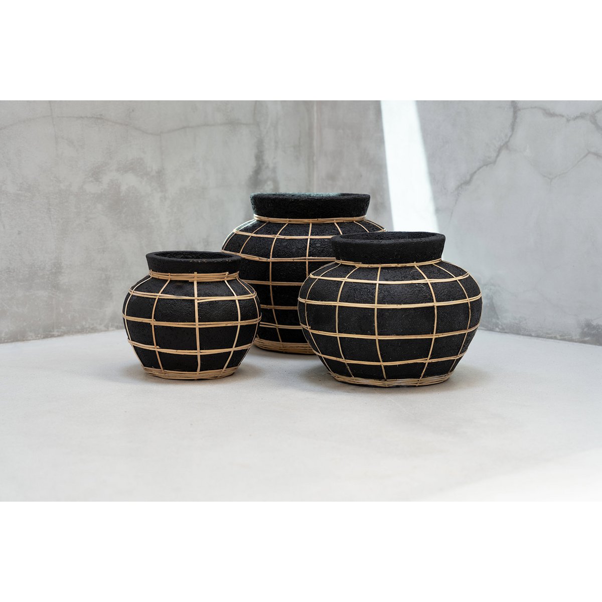 The Belly Vase - Black Natural - L