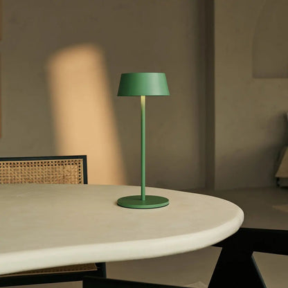 Lampe de table rechargeable Hugo vert sauge | Élégante, Dimmable & Sans fil