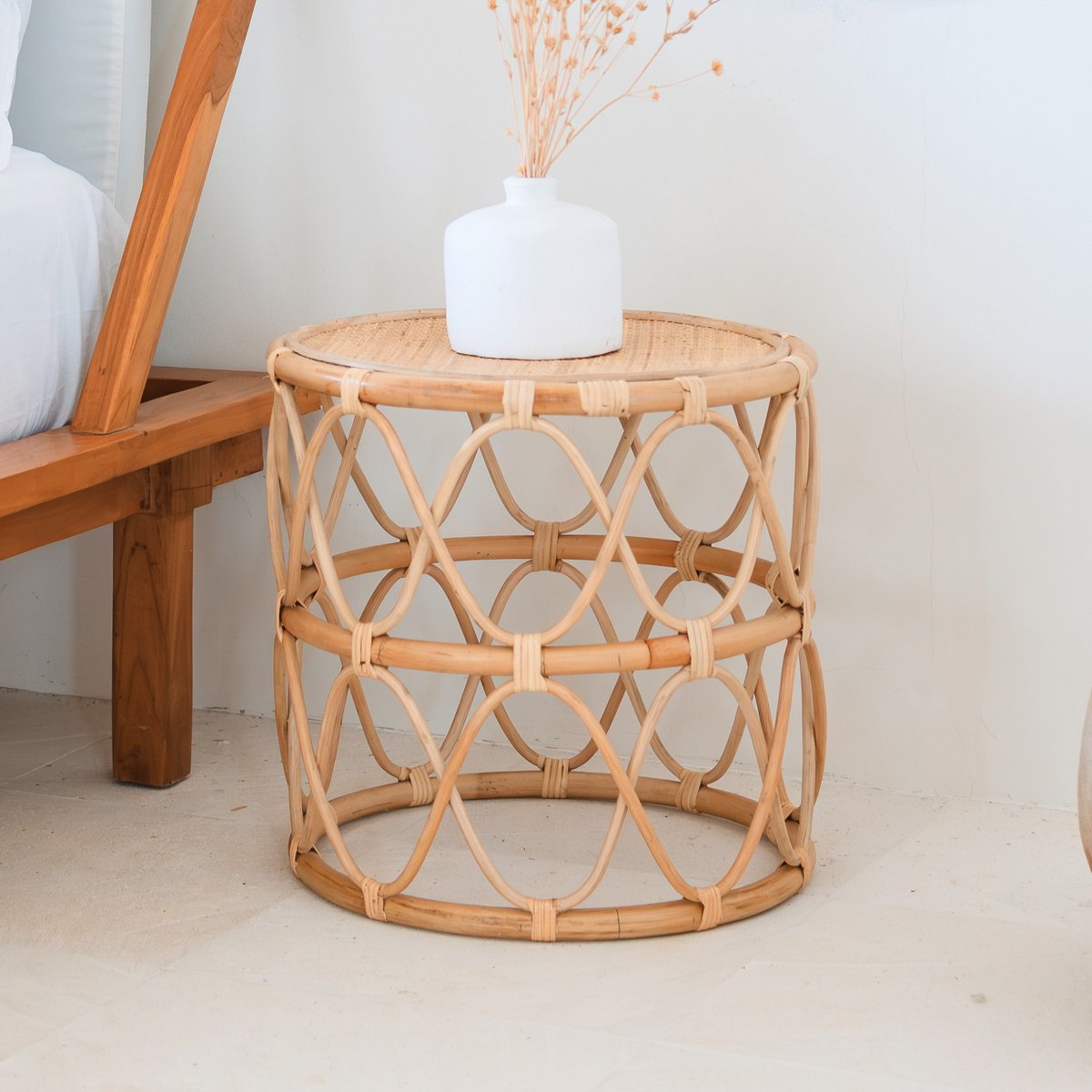 Round Rattan Side Table – Small Boho Coffee Table – Bedside Table Rattan Beige – Handmade Table Made of Natural Rattan (Ø 45 cm) MUARA