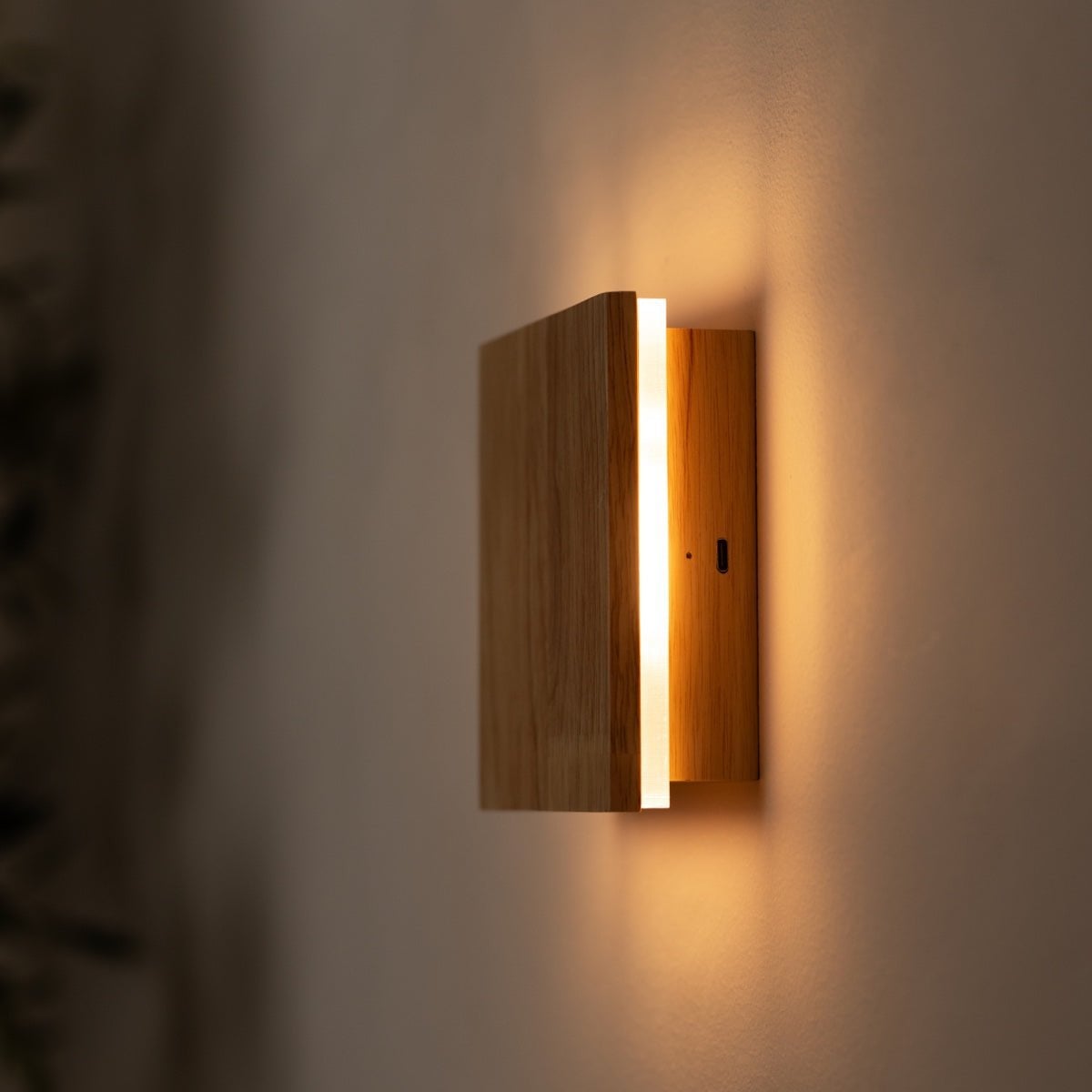 Cordless Wall Light - Light Brown Rubberwood, Rechargeable Dimmable