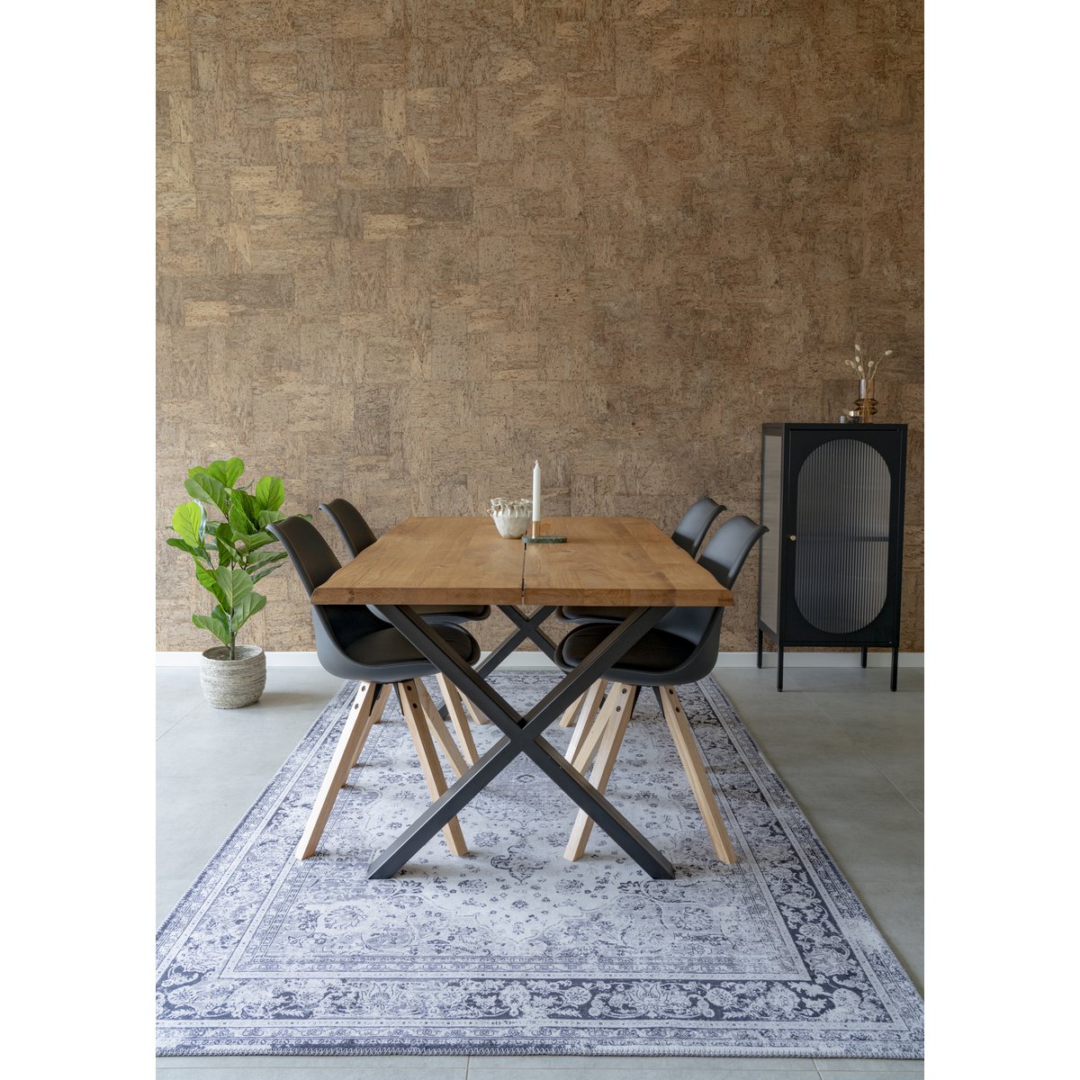 Silla de comedor Bergen - Piel sintética, Plástico moldeado, Madera de caucho, Negro - Juego de 2