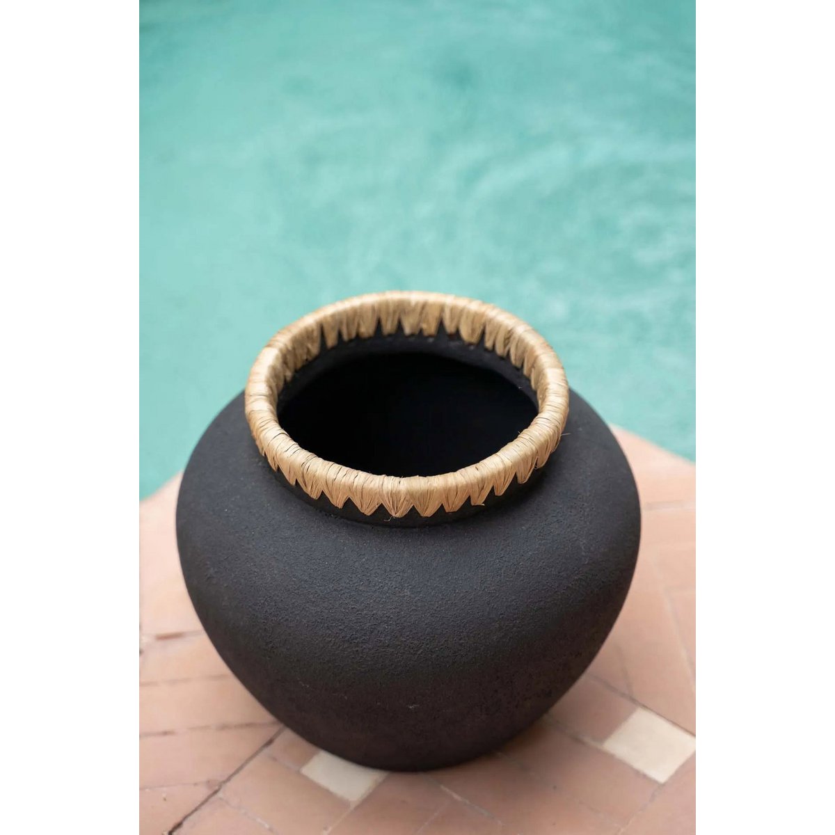 Terracotta Vase with Raffia – Black Natural Styly Vase, Medium