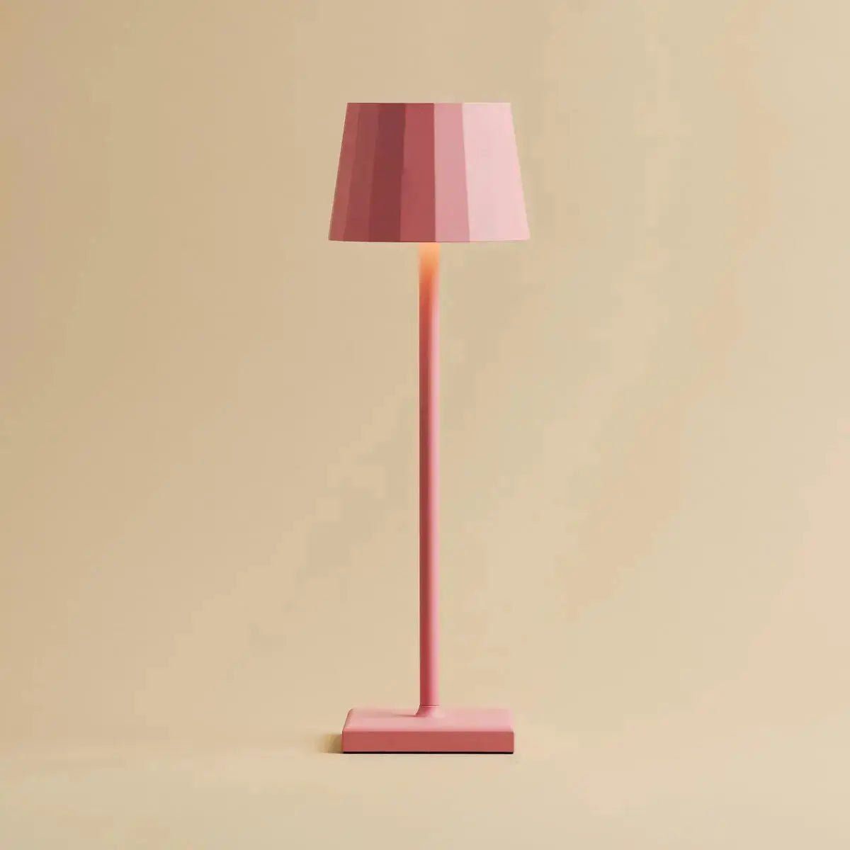 Combi Set Professional | 4 x Wouter Flamingo Pink Rechargeable Table Lamps & 1 x Amstel Charging Station