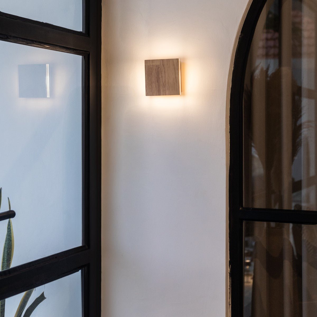 Cordless Wall Light - Light Brown Rubberwood, Rechargeable Dimmable